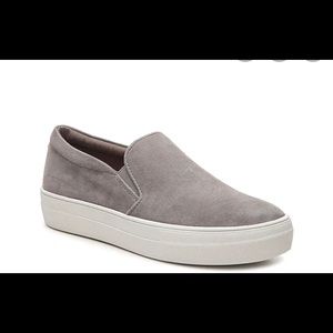 Grey suede Steve Madden Gills slip on sneaker sz10